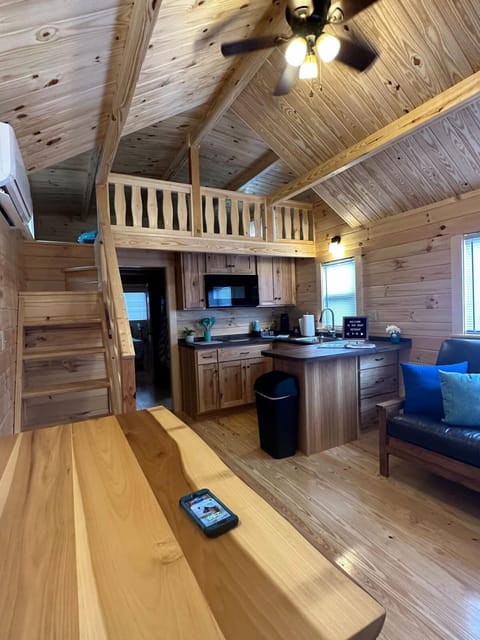 Get-away Cabin in Surf City w Loft and Parking House in Surf City