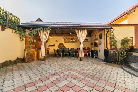 Patio, Restaurant/places to eat, Day