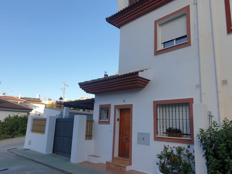 Property building, Day, Street view