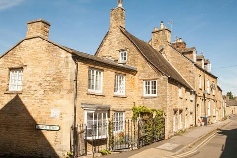 Spring Cottage House in Chipping Norton