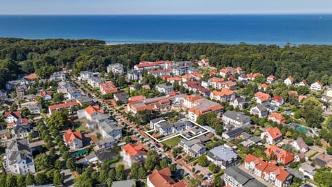 Neighbourhood, Bird's eye view, Location