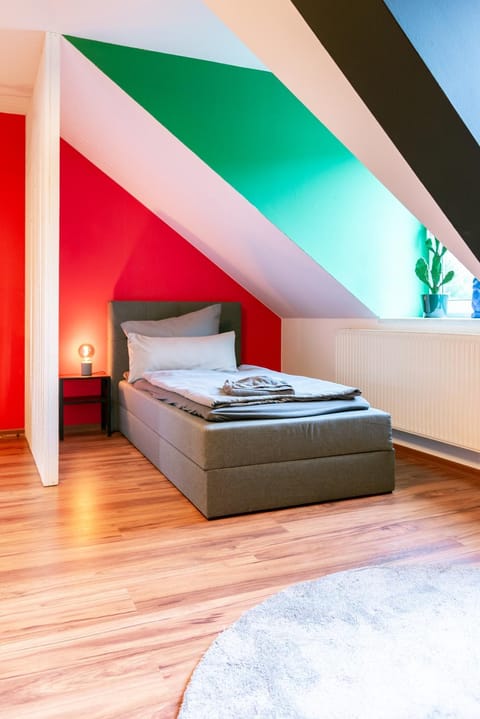 • Pop Art Apartment • Balkon / Netflix / WIFI Condo in Chemnitz