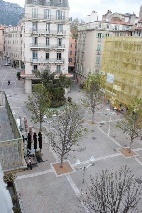 Appartement centre ancien proche Gare et port WIFI - AC Condo in Toulon