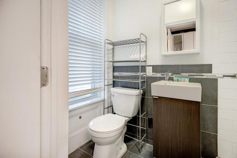 Get Spoiled in this Urban 1BR 15min to NYC Eigentumswohnung in Hoboken