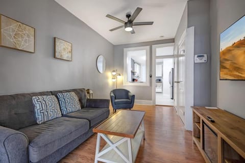 Get Spoiled in this Urban 1BR 15min to NYC Copropriété in Hoboken