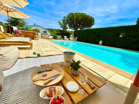Villa provençale Golfe St Tropez climatisée piscine chauffée, Spa, billard, Wifi haut débit pro Villa in Gassin