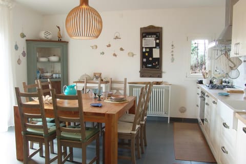 Kitchen or kitchenette, Food and drinks, pet friendly