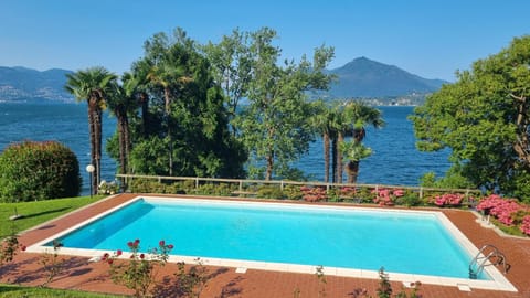 Lake view, Pool view, Swimming pool