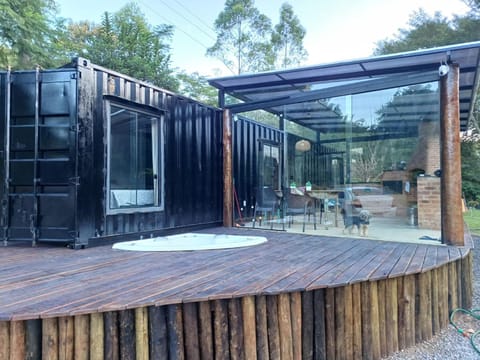 Casa Container, Vista para o Lago e integrada com a Natureza - Miguel Pereira House in Miguel Pereira