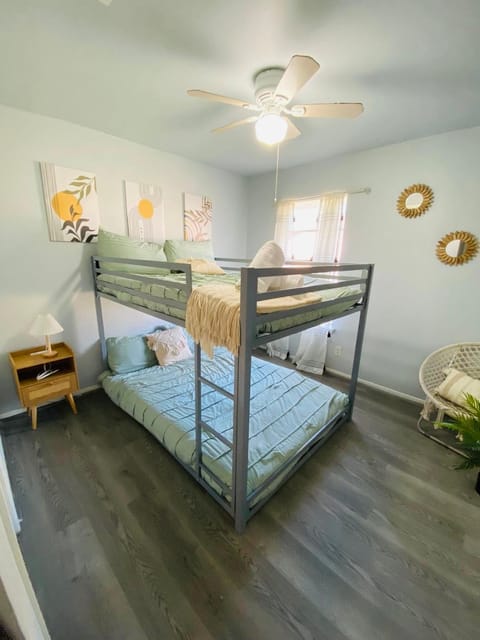 311 3BR SixFlag Zoo DoSeum River Walk SAT airport Villa in San Antonio