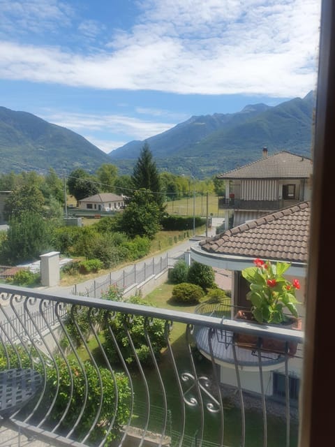 Balcony/Terrace, Mountain view