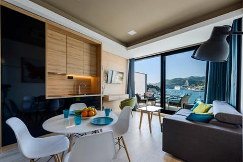 Kitchen or kitchenette, Living room, Photo of the whole room, Dining area, Sea view