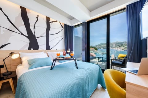 Bed, Balcony/Terrace, Living room, Photo of the whole room, Sea view