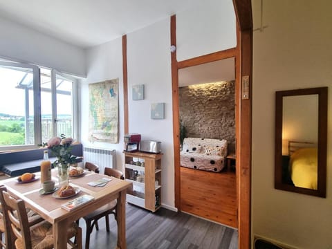 Appartement T2 avec terrasse, parking et wifi à St-Genest-Lerpt - FR-1-496-287 Apartment in Saint-Étienne