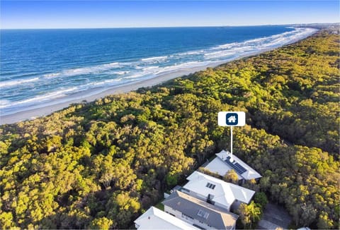 25 Whitehaven Parade House in Coolum Beach