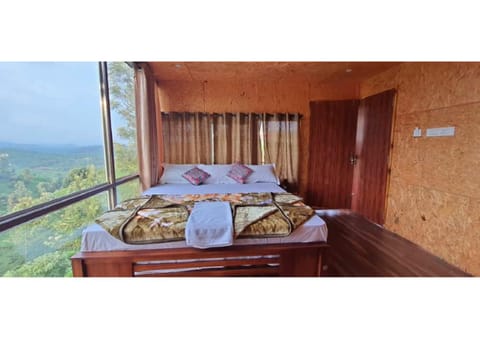 Bed, Natural landscape, View (from property/room), Balcony/Terrace, Bedroom, Mountain view, towels