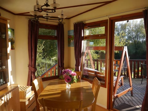 Patio, Balcony/Terrace, Decorative detail, Seating area, Dining area