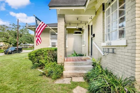 Charming Midtown Apt - Hannon Hideaway Unit A House in Mobile