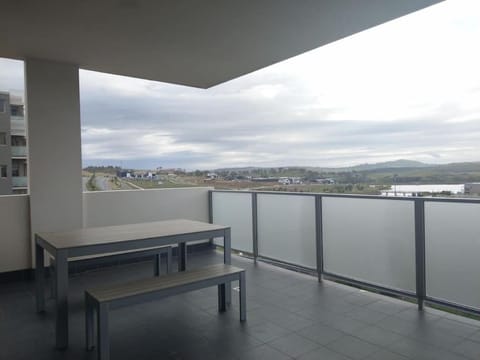 Modern & Relaxed Apartment, Great Views @Wright Appartement in Molonglo Valley