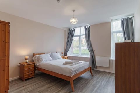 Bright 1 Bed Manchester Flat - Sleeps 3 Apartment in Salford
