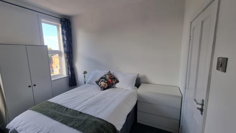 Luxury double room with kitchen facilities Bed and Breakfast in Nottingham