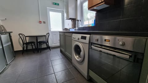 Luxury double room with kitchen facilities Bed and Breakfast in Nottingham