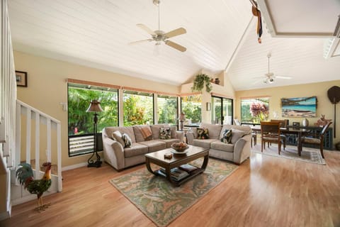 TV and multimedia, View (from property/room), Living room, Seating area, Mountain view