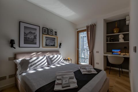 Luxury Trastevere gym & rooftop 5H Apartment in Rome