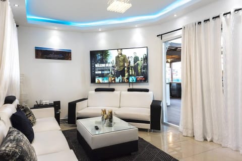 Communal lounge/ TV room, TV and multimedia, Living room, Seating area