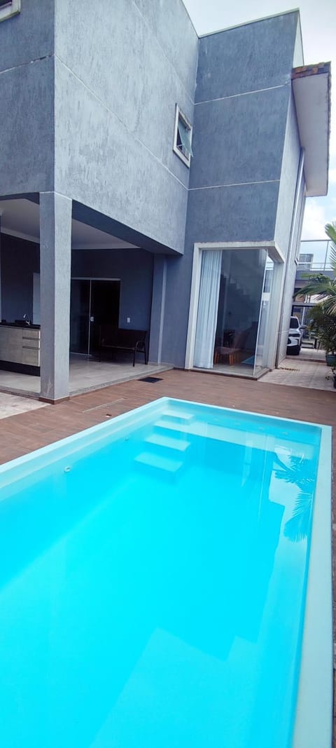 Sobrado com 3 quartos piscina 100m mar em matinhos House in State of Paraná