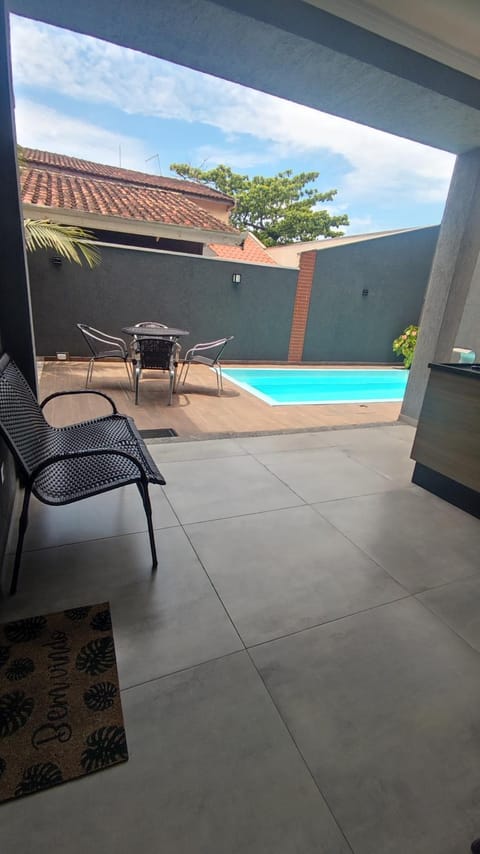 Sobrado 100m mar em matinhos House in State of Paraná