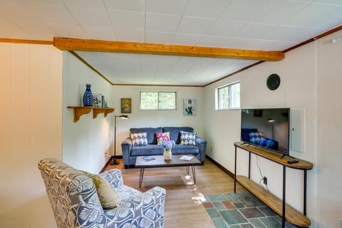 Cozy Becket Cottage Escape with Lake Access! House in Becket
