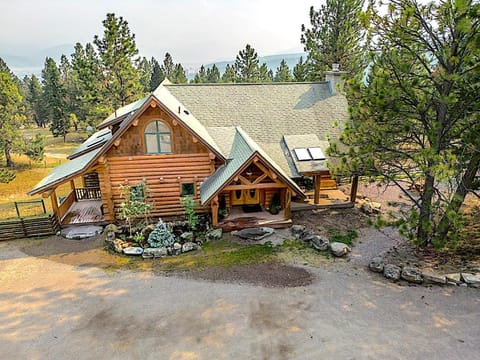 The Hidden Ranch a Secluded Log Home Villa in Idaho