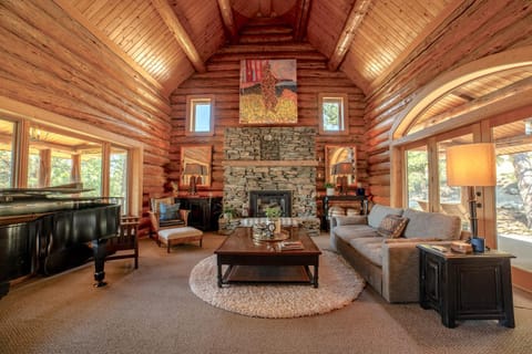 The Hidden Ranch a Secluded Log Home Moradia in Idaho