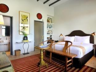 Room & Vespa 1 - Stay Central Seminyak Near Beach Bed and Breakfast in Kuta