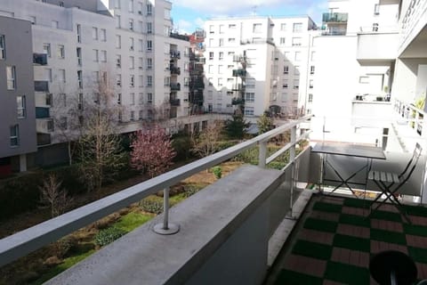 2 pièces idéal Jeux Olympiques Paris Apartment in Saint-Denis, France