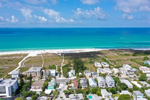 Peacock Villa - 5540 E House in Siesta Beach