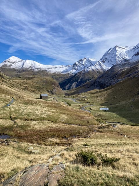 Nearby landmark, Natural landscape, Activities, Winter, Summer, Ski School, Skiing, Hiking, Mountain view