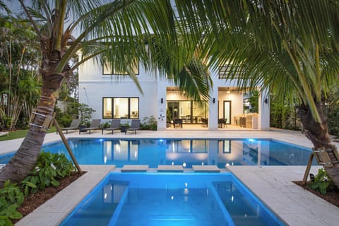 Villa in Coral Gables with Pool Jacuzzi Game Room Maison in Coral Gables