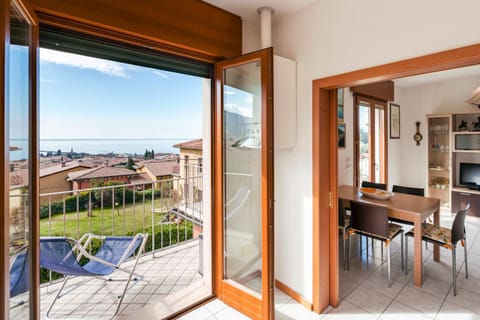 View (from property/room), Balcony/Terrace, Lake view