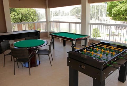 Billiard, Game Room