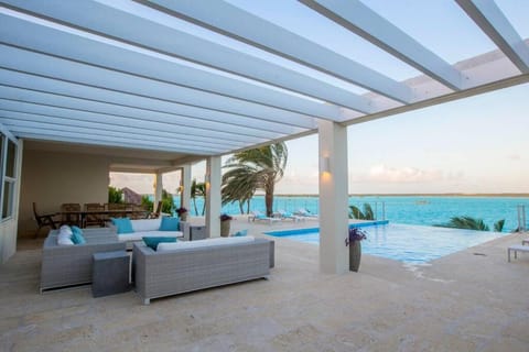 Crystal Blue Water Front Home with Pool Villa in Turks and Caicos Islands