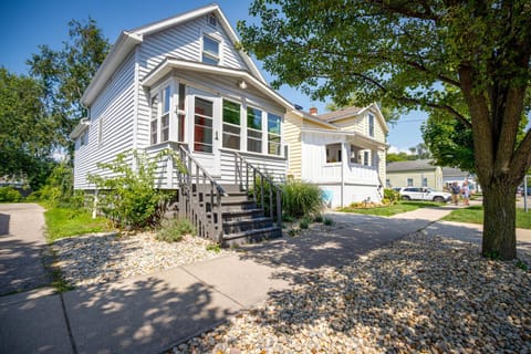 Grand Haven Getaway Less Than 1 Mi to Lake Michigan! House in Grand Haven