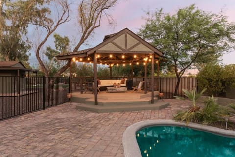 Golfers Paradise Heated Pool and BBQ FirePit Bliss House in Scottsdale