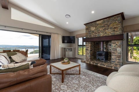 New Tranquil Hinterland Retreat Stunning Views Casa in Balmoral Ridge