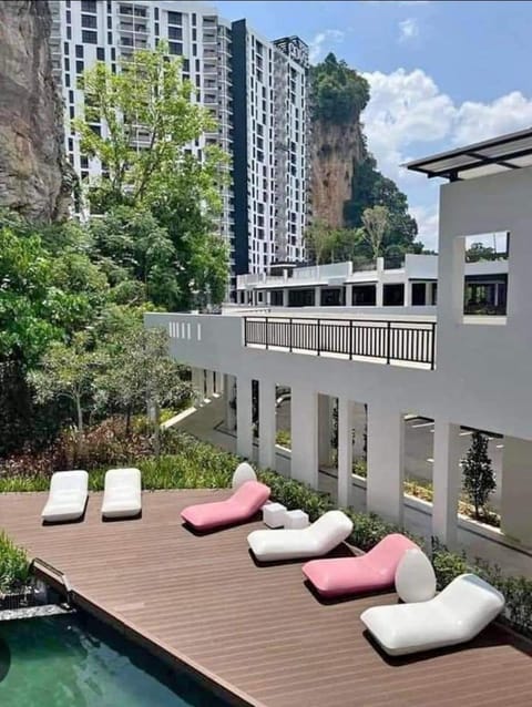 Hillside Stay @ The Cove Hillside Residential (7-8pax) Apartment in Ipoh