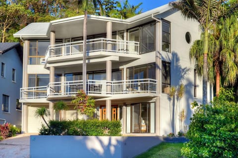 Beachside Manor House in Sapphire Beach