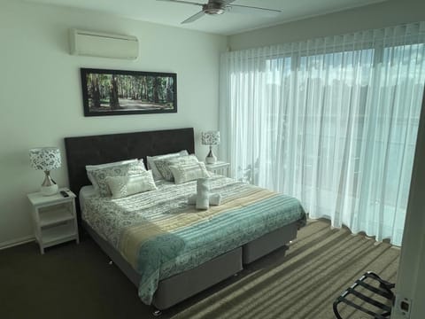 Clearview Waters - 4 King bedrooms, 3 bathrooms & views Villa in Mildura