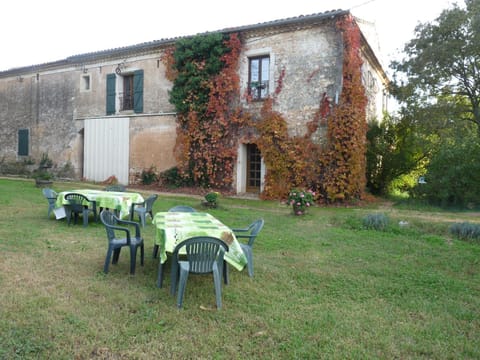 les Esclots Apartment in Nimes