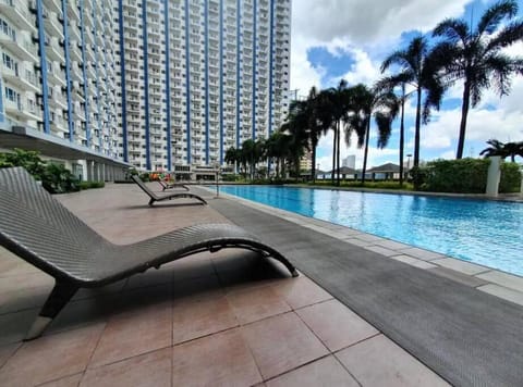 Luxe & Cozy 1BR Apt with Netflix/Pool/Mall/Cinema Condominio in Mandaluyong